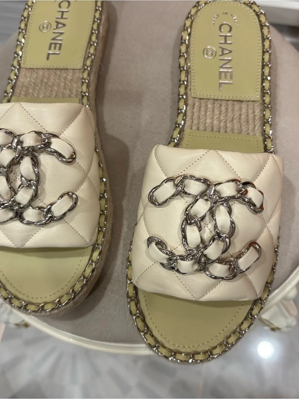 CHANEL Cream Quilted Leather Chain-Emblem Slide Sandals